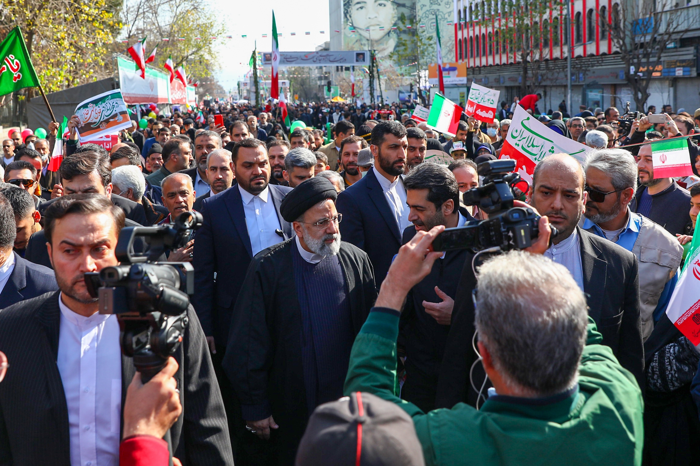 حضور رئیس جمهور در راهپیمایی 22 بهمن