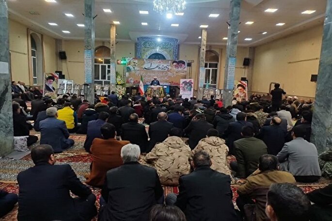 ملت ایران در سال ۵۷ سرنوشت خود را به دست گرفتند