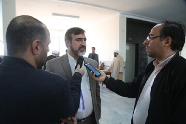 کمال اکبری، رئیس دانشکده دین و رسانه