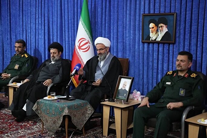 دستیابی به عزت و اقتدار از مکتب عاشورا نشئت می‌گیرد