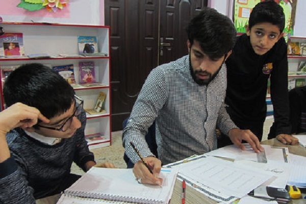 ستار ولی‌نژاد هنرمند خوشنویس خرم‌آبادی