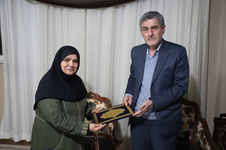 تجلیل استاندار فارس از بانوی جانباز دفاع مقدس، شیراز