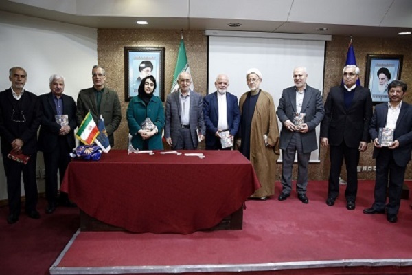 آیین رونمایی از جلد دوم کتاب «زخم و زیتون، یادگاران و روزگاران» برگزار شد