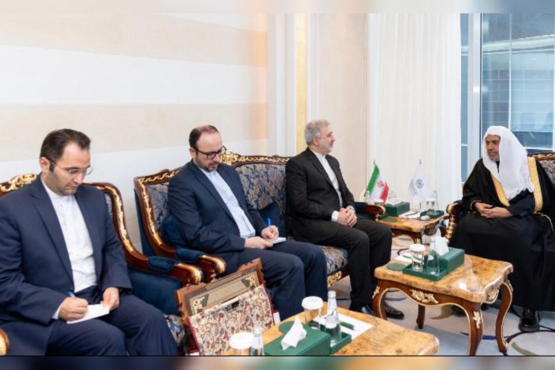 دیدار و گفت‌وگو سفیر ایران در ریاض با دبیرکل رابطه العام الاسلامی ریاض