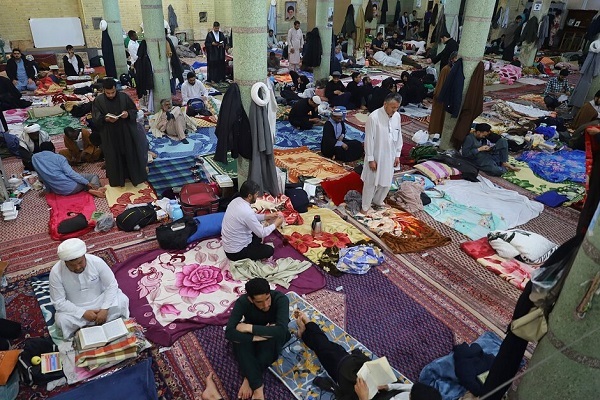 طلاب غیرایرانی جامعه المصطفی در قم معتکف شدند+ عکس طلاب غیرایرانی جامعه المصطفی در قم معتکف شدند+ عکس