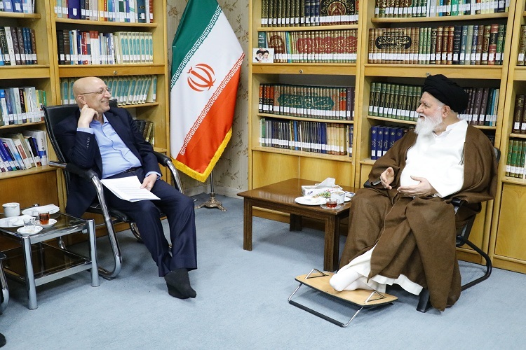  آیت‌الله سیداحمد علم‌الهدی، نماینده ولی‌فقیه در خراسان رضوی در دیدار با محمدعلی زلفی گل، وزیر علوم تحقیقات و فناوری