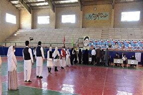 صنعتگران سیستانی با لباس محلی پای صندوق‌های رأی می‌روند