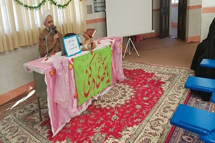 طلاب به علوم روز مسلط شوند