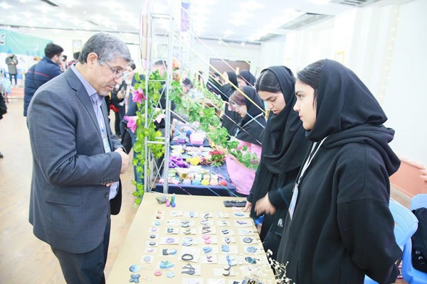 نمایشگاه «هنرهای دانشجویی» دانشگاه لرستان