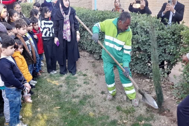 کاشت درخت گردشگری در مجموعه فرهنگی سعدی