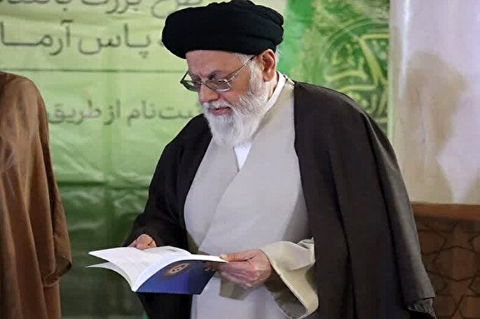 دعوت امام جمعه بخش مرکزی یزد از مردم برای حضور در نمایشگاه قرآن