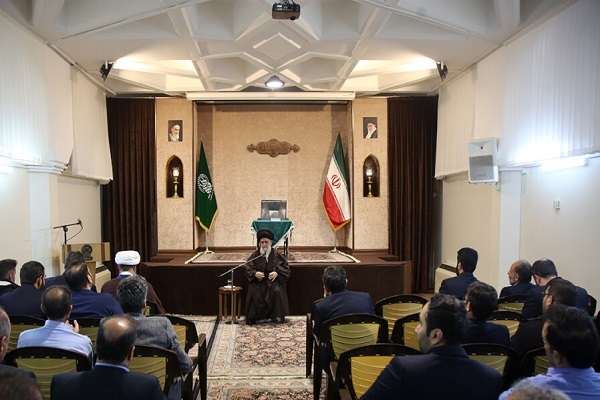 آیین اذن خدمت خادمان روابط‌عمومی حرم مطهر بانوی کرامت