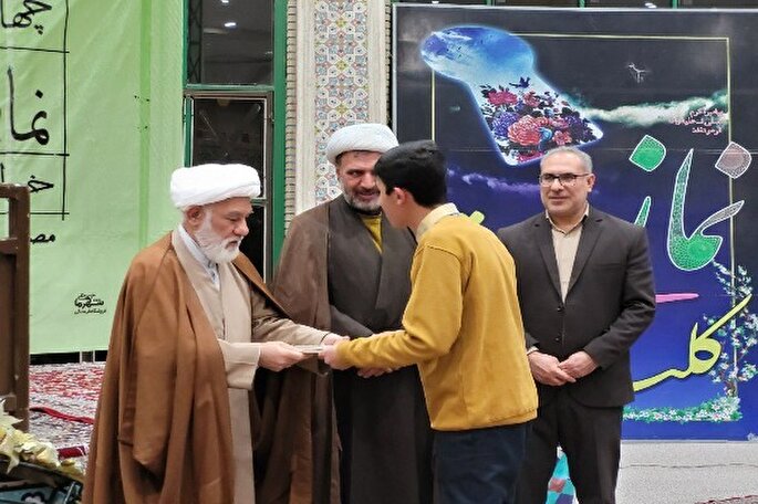 برپایی محفل انس با قرآن کریم در نمایشگاه قرآن خراسان‌شمالی