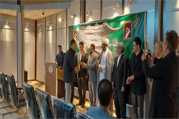 اختتامیه جشنواره «جلوههای نماز و نیایش» در الشتر اختتامیه جشنواره «جلوههای نماز و نیایش» در الشتر