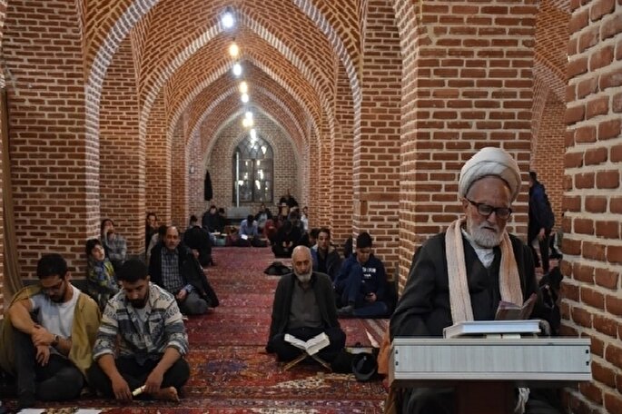 عکس | آئین احیای شب نیمه شعبان در اردبیل