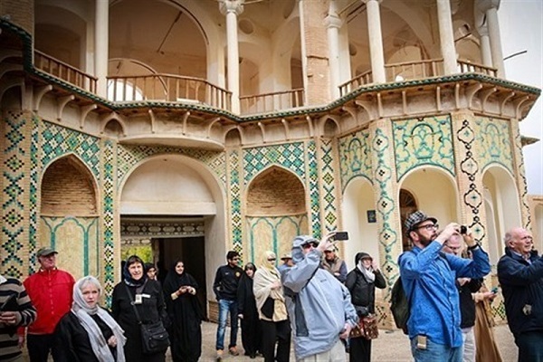بازدید گردشگران از اماکن تاریخی کردستان