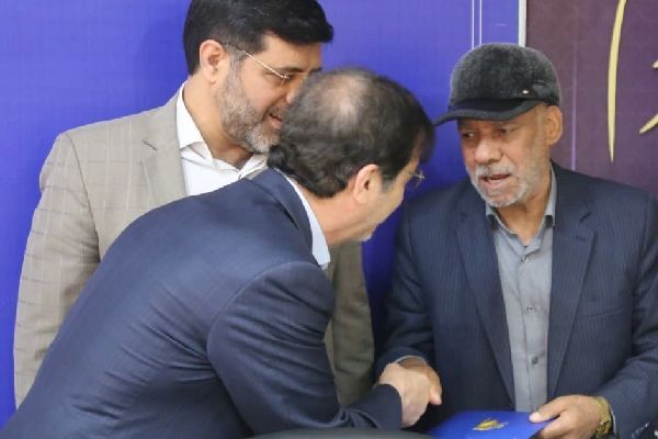 تقدیر از خانواده شهید مجید عسگری جمکرانی در شورای اسلامی شهر قم