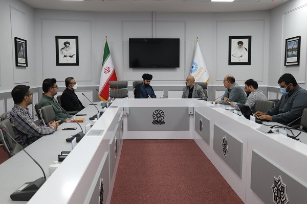 حجت‌الاسلام والمسلمین علوی، مدیر شبکه ولایت و مهدی توکلیان، مدیرکل کتابخانه‌های عمومی استان قم