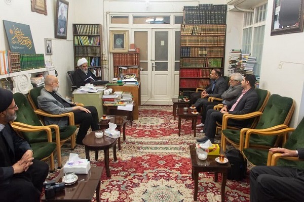 معاون فرهنگی جهاد قم در دیدار با آیت‌الله فاضل لنکرانی