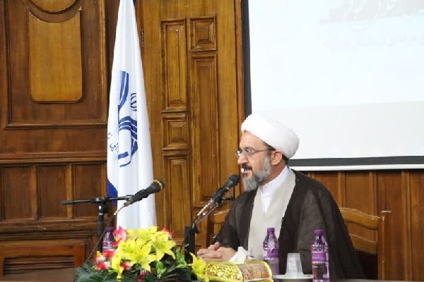 حجت‌الاسلام و‌المسلمین احمدحسین شریفی، رئیس دانشگاه قم
