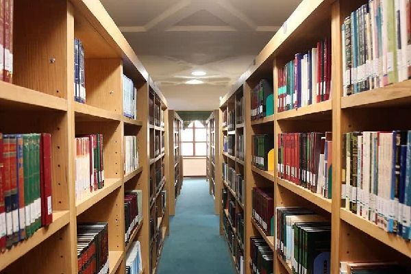 اهدای بیش از ۱۳ هزار جلد کتاب به کتابخانه فاطمی در سال ۱۴۰۱