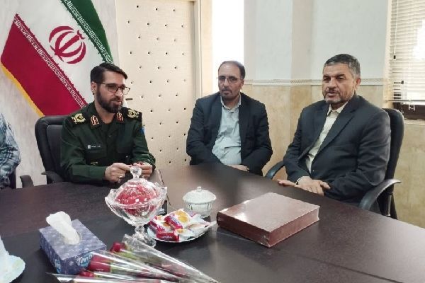 دیدار جانشین سپاه استان قم با مدیرکل آموزش و پرورش به مناسبت هفته معلم
