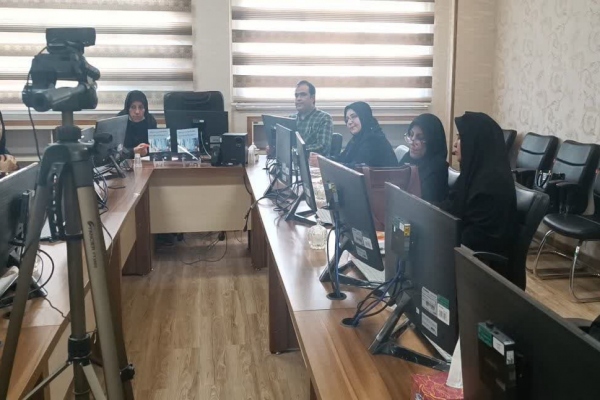 نشست فصل سخن با نقد کتاب «معیارهای ارزیابی بیمار» در لرستان برگزار شد