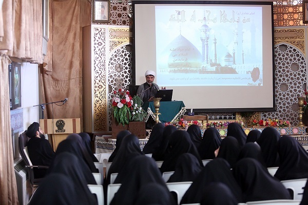حضور دانش آموزان در طرح حرم شناسی حرم بانوی کرامت