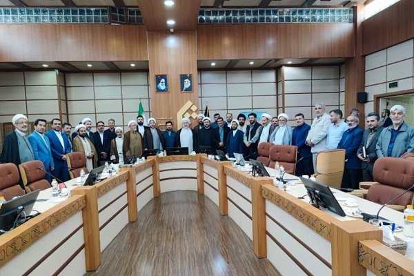 علی عباسی رئیس جامعةالمصطفی العالمیه