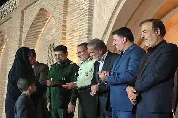 معرفی برگزیدگان رویداد جایزه جوانی جمعیت در یزد