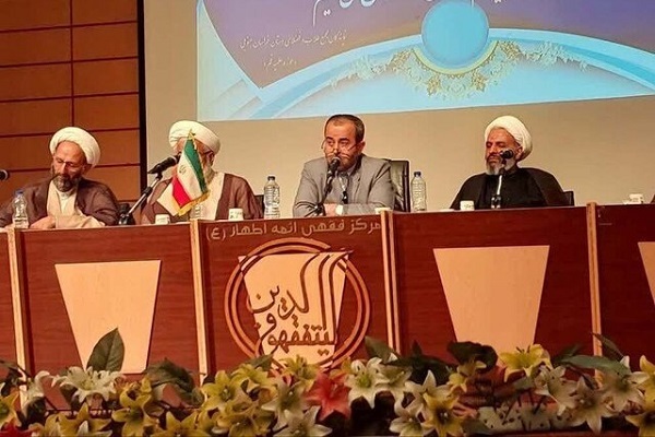 نشست استاندار خراسان جنوبی با طلاب قم