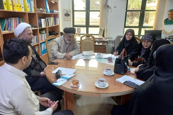 نشست هیئت اندیشه ورز بانوان قرآنی در گلستان