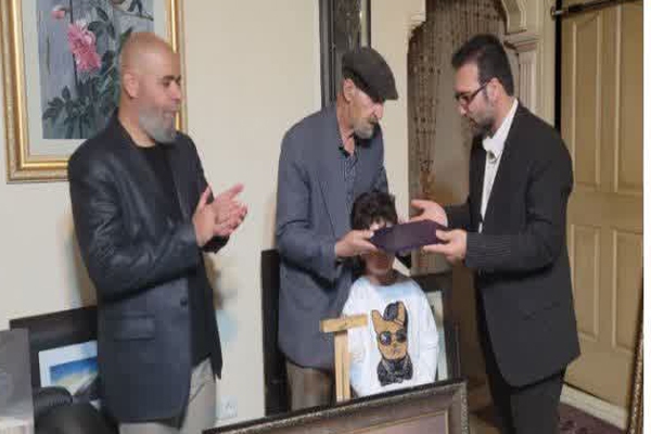 محمود نیک‎نژاد هنرمند پیشکسوت نقاشی در الیگودرز