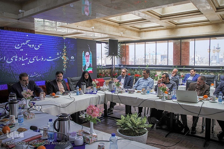 روح‌الله دهقانی ‌فیروزآبادی، معاون علمی، فناوری و اقتصاد دانش‌بنیان رئیس جمهور در حاشیه سی و پنجمین نشست رؤسای استانی بنیاد ملی نخبگان