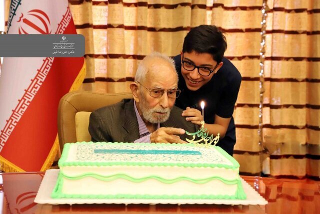 استاد محمدعلی موحد در تولد صدسالگی
