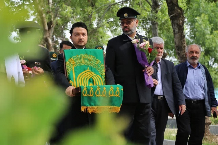 کاروان زیر سایه خورشید
