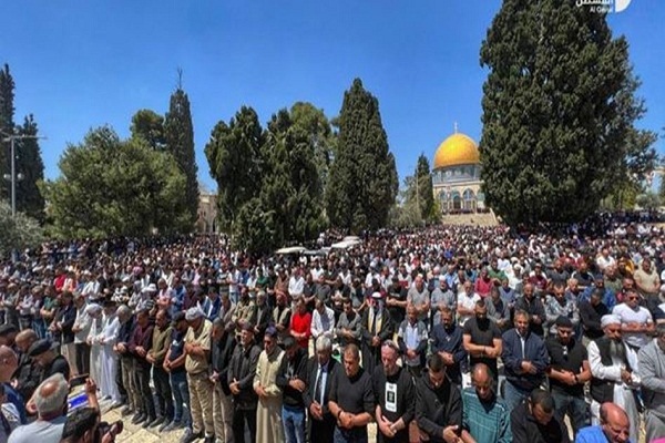 لبیک فلسطینیان به ندای «فجر عظیم» در مسجدالاقصی/ حمله صهیونیستها به کرانه باختری لبیک فلسطینیان به ندای «فجر عظیم» در مسجدالاقصی/ حمله صهیونیستها به کرانه باختری