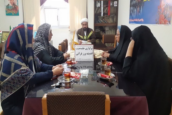 جلسه هیئت اندیشه ورز بانوان قرآنی در اق قلا