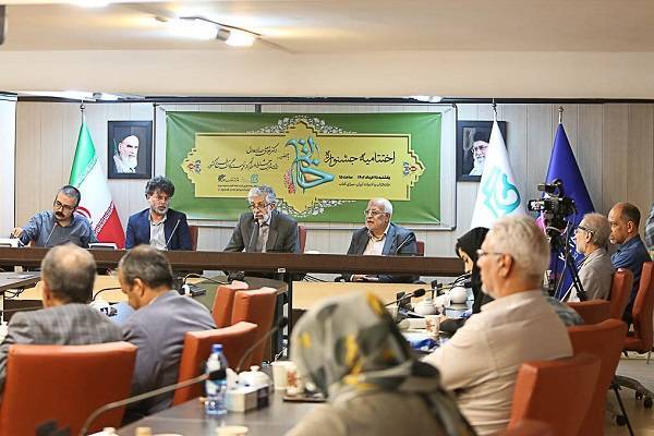 پیامبر «قرآن ناطق» است چرا که مسیر خداشناسی را به ساده‌ترین و بهترین شکل معرفی می کند