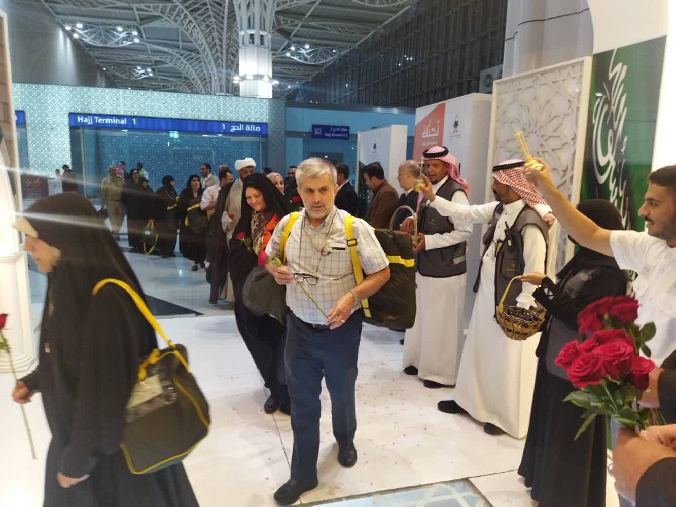 استقبال از زائران ایرانی در فرودگاه مدینه + عکس