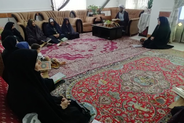 حجت الاسلام میرشاهی کارشناس قرآنی خان ببین در جلسات خانگی قرآن