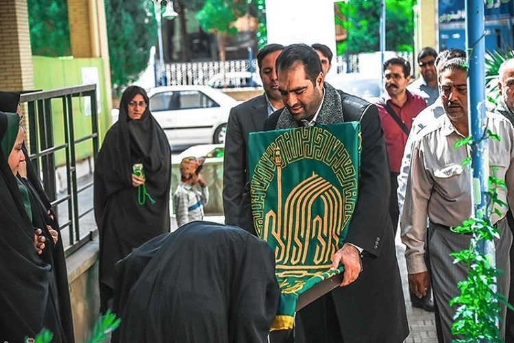 کاروان زیر سایه خورشید