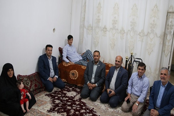 دیدار  با خانواده شهید علی‌حیدر قاسمی