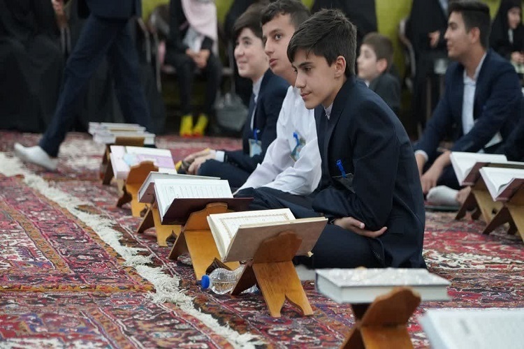 مسابقات قرآن رضوی با هدف ایجاد انگیزه بین قاریان قرآنی در تبریز برگزار شد 