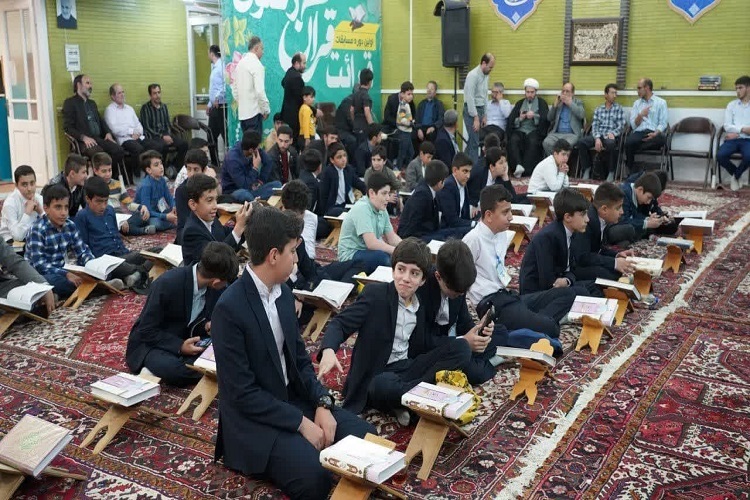 مسابقات قرآن رضوی با هدف ایجاد انگیزه بین قاریان قرآنی در تبریز برگزار شد 