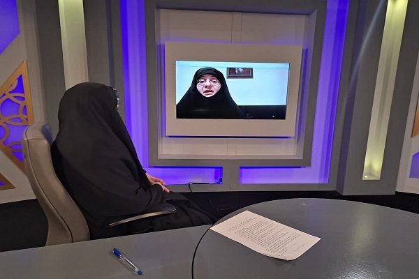بصیرت و بردباری بانوی مسلمان ناجی جامعه است + فیلم