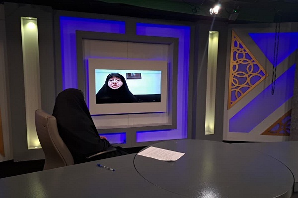 بصیرت و بردباری بانوی مسلمان ناجی جامعه است + فیلم