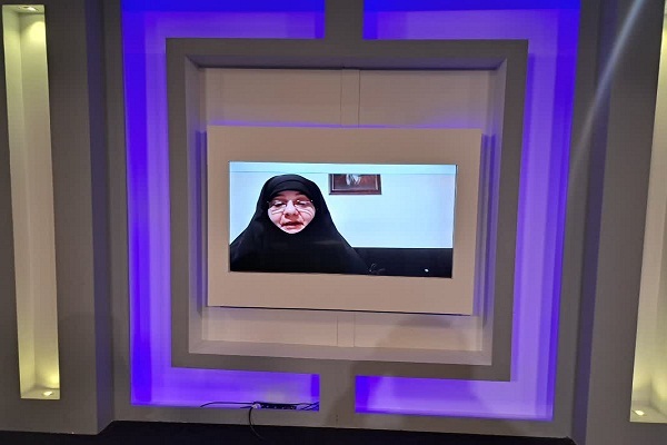 بصیرت و بردباری بانوی مسلمان ناجی جامعه است + فیلم