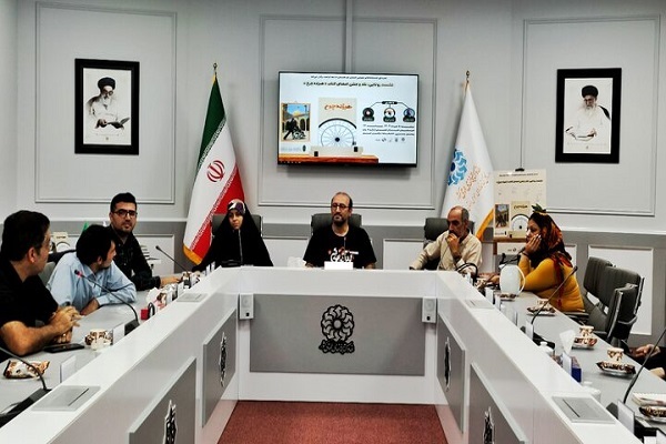 نشست نقد و رونمایی «هیژده‌چرخ»