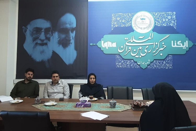 نشست بررسی چالش‌ های خانواده در دفتر ایکنا همدان